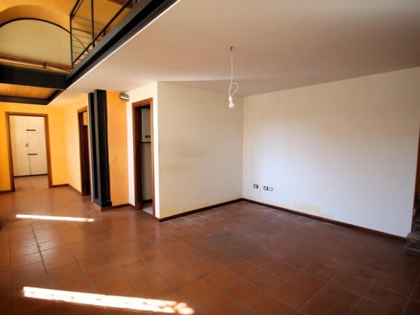 AFFITTASI LOCALE USO UFFICIO 