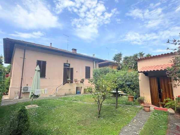 Villa Singola in affitto, Forte dei Marmi 