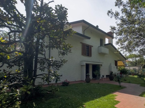Villa Singola in affitto, Forte dei Marmi 