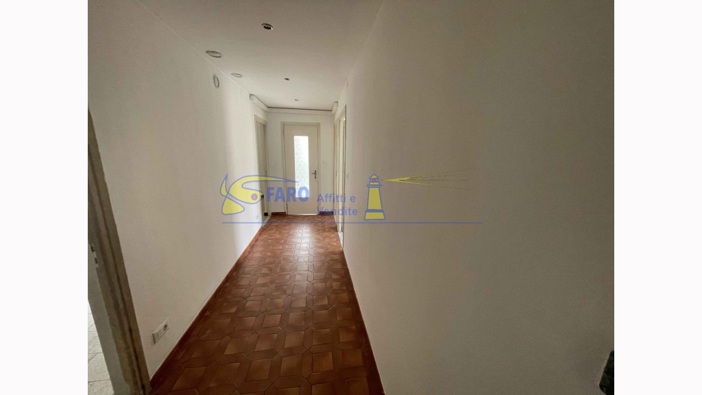 Appartamentoin Vendita, Camporosso - Centrale - Riferimento: v116