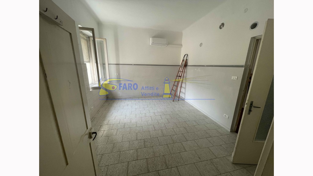 Appartamentoin Vendita, Camporosso - Centrale - Riferimento: v116