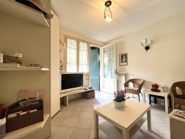 Riferimento SV796T - two-family villa in Покупая и продавая in Pietrasanta - Marina Di Pietrasanta