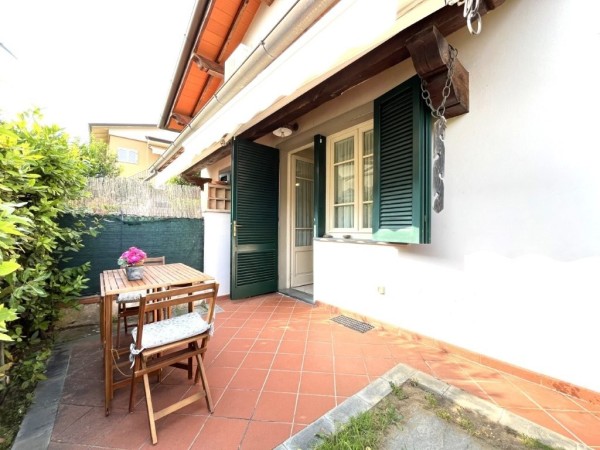 Riferimento SV796T - two-family villa in Покупая и продавая in Pietrasanta - Marina Di Pietrasanta