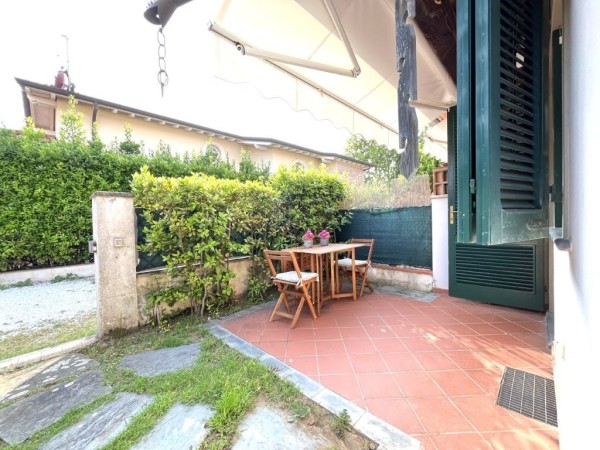 Riferimento SV796T - two-family villa in Покупая и продавая in Pietrasanta - Marina Di Pietrasanta