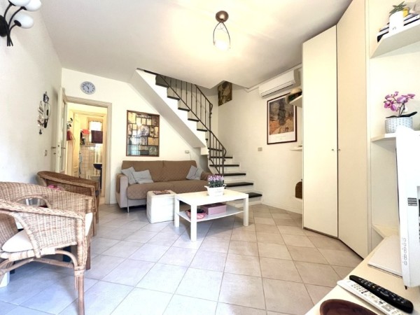 Riferimento SV796T - two-family villa in Покупая и продавая in Pietrasanta - Marina Di Pietrasanta