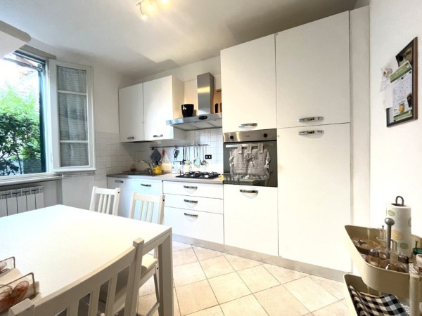 Riferimento SV796T - two-family villa in Покупая и продавая in Pietrasanta - Marina Di Pietrasanta