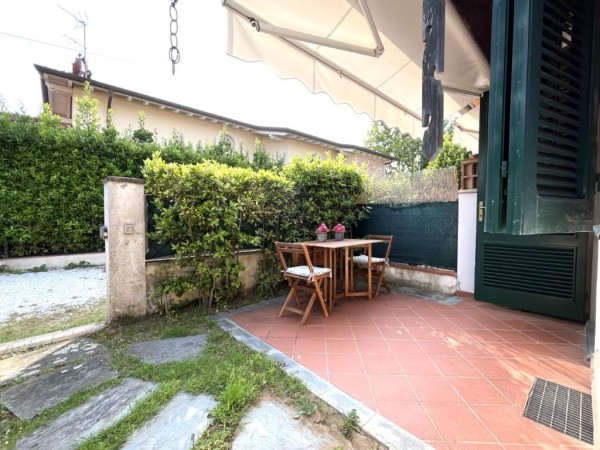 Riferimento SV796T - two-family villa in Покупая и продавая in Pietrasanta - Marina Di Pietrasanta