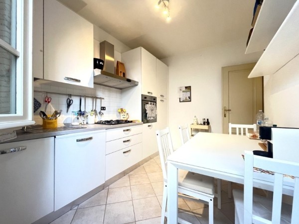Riferimento SV796T - two-family villa in Покупая и продавая in Pietrasanta - Marina Di Pietrasanta