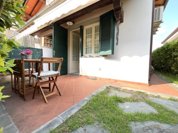 Riferimento SV796T - two-family villa in Покупая и продавая in Pietrasanta - Marina Di Pietrasanta