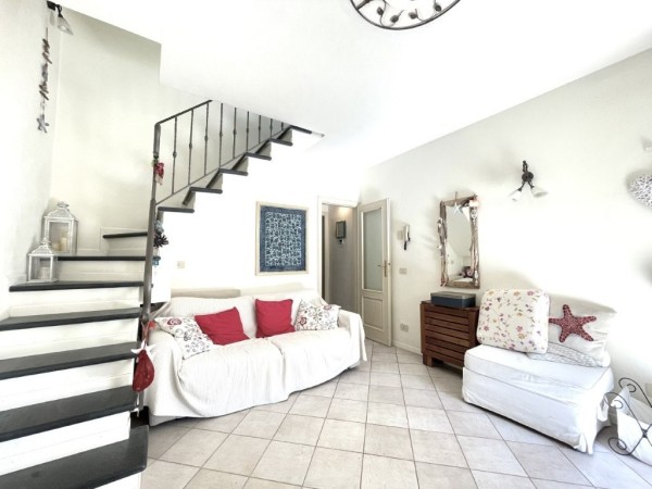 Riferimento SV09T - two-family villa in Buying And Selling in Pietrasanta - Marina Di Pietrasanta