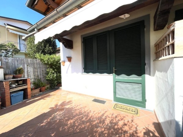 Riferimento SV09T - two-family villa in Buying And Selling in Pietrasanta - Marina Di Pietrasanta