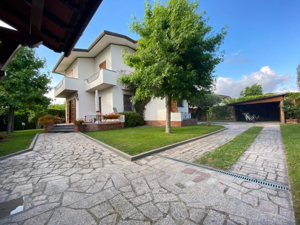 Villa Singola in affitto, Forte dei Marmi, Vittoria Apuana 