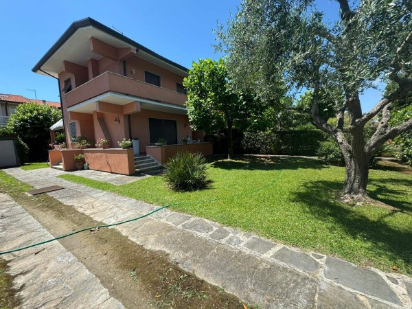 Villa Bifamiliare in affitto, Forte dei Marmi 