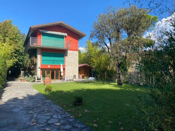 Villa Singola in affitto, Forte dei Marmi, Vittoria Apuana 