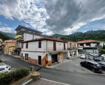 Montignoso - Loc. Capanne - Ve