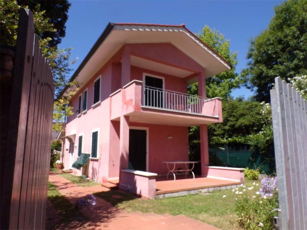 Villa Singola in affitto, Forte dei Marmi, Vittoria Apuana 