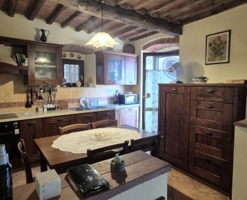 Carrara - Loc. Stabbio - vende