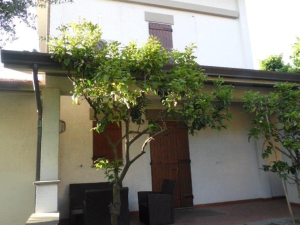 Villa Singola in vendita, Forte dei Marmi, Vittoria Apuana 