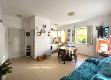 Trilocale primo piano in zona 