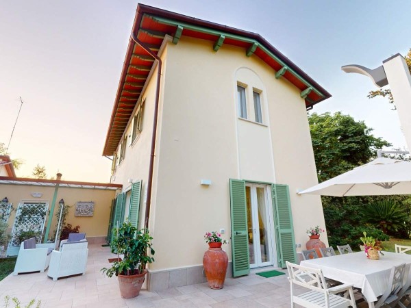 Villa Singola in affitto, Forte dei Marmi 