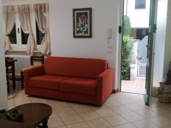 Villa Bifamiliare in affitto, Forte dei Marmi, Vittoria Apuana 