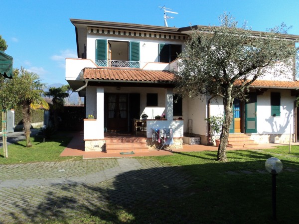Appartamento in affitto, Forte dei Marmi, Vittoria Apuana 