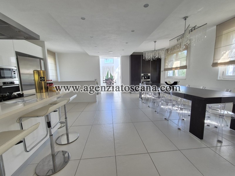 Villa With Pool for sale, Forte Dei Marmi - Vittoria Apuana -  25