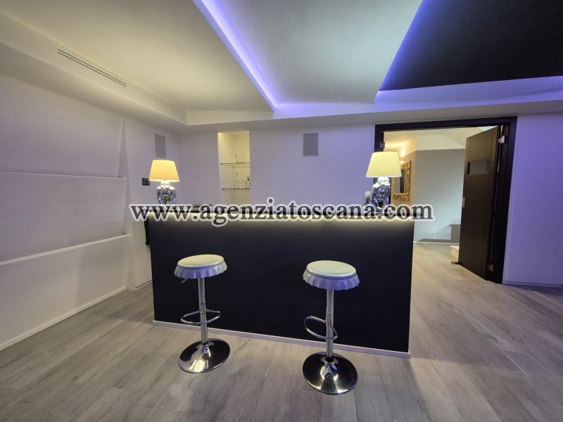 Villa With Pool for sale, Forte Dei Marmi - Vittoria Apuana -  75