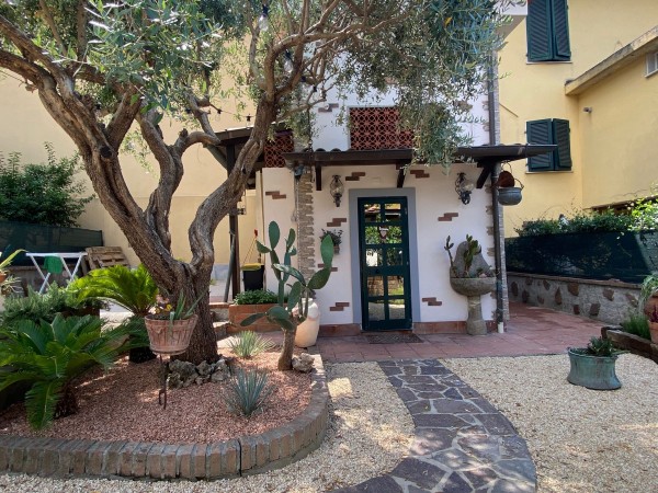Porzione di Casa in affitto, Massa, Turano 