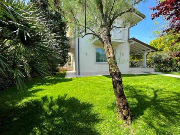 Villa Singola in affitto, Forte dei Marmi, Vittoria Apuana 