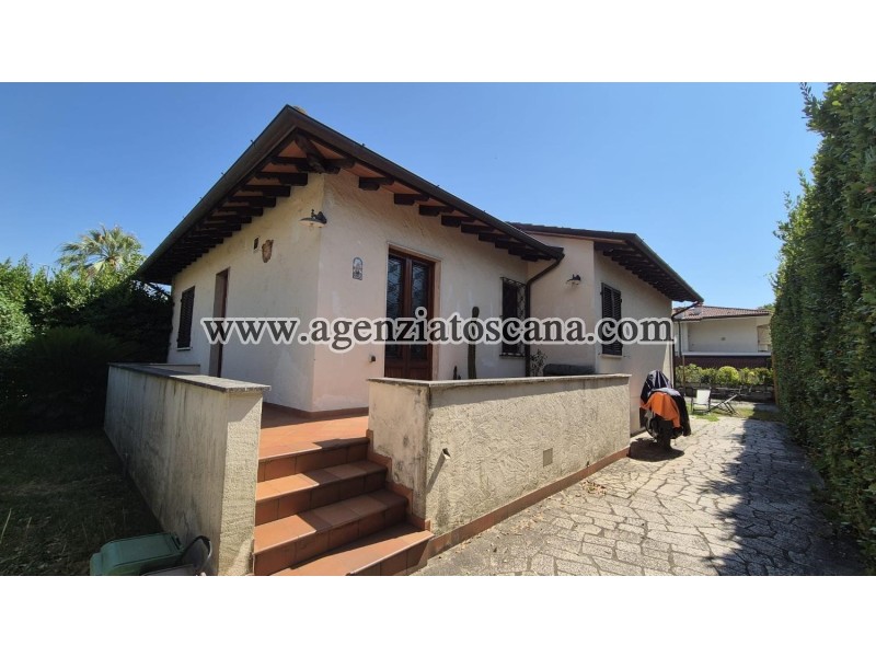 Вилла бифамильяре за продажа, Forte Dei Marmi - Vaiana -  0