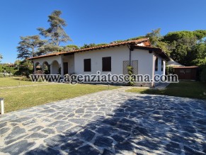 Villa Su Unico Piano Con Ampio Giardino