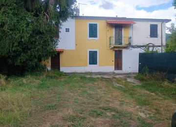 Porzione di casa con giardino 