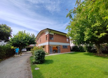 Villa singola con bel giardino