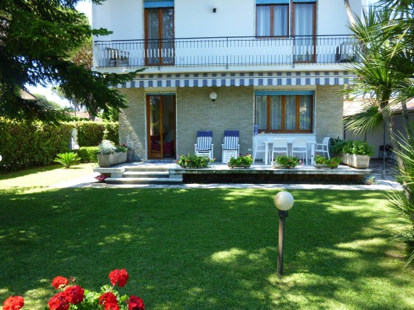 Two-family Villa for rent, Forte dei Marmi, Vittoria Apuana 