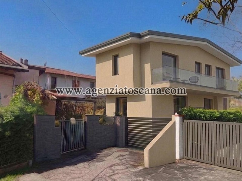 Detached House To Be Refurbished