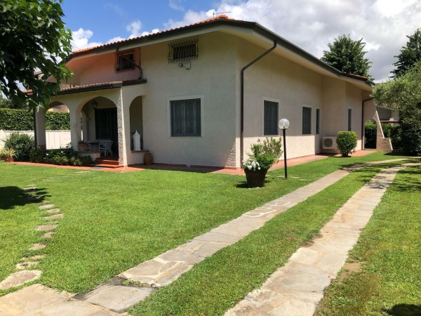 Villa Bifamiliare in affitto, Forte dei Marmi, Vittoria Apuana 