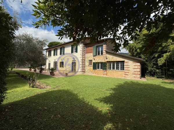 Riferimento PIECAS160 - Casale in Vendita a Pietrasanta