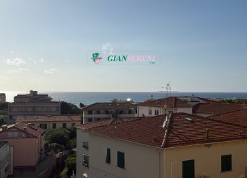 4 locali con vista mare ed amp