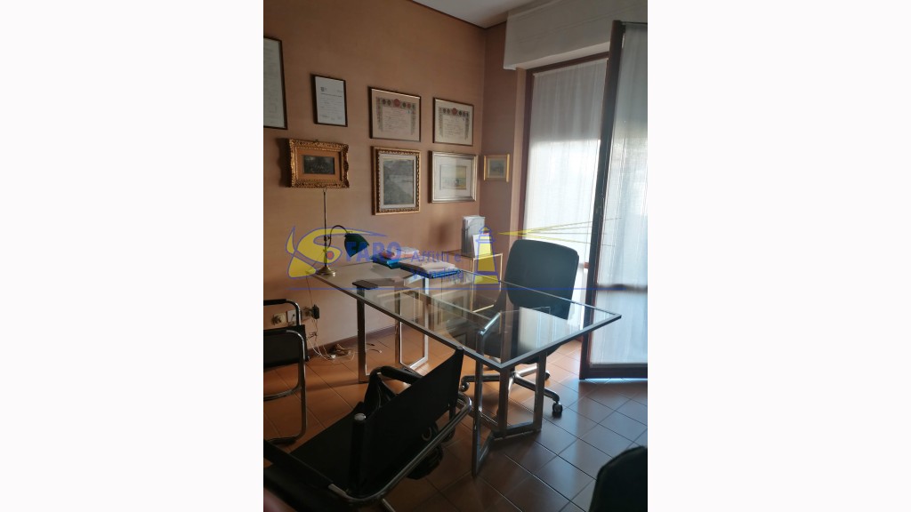 Ufficioin Affitto, Villa Faraldi - Centrale - Riferimento: u 4