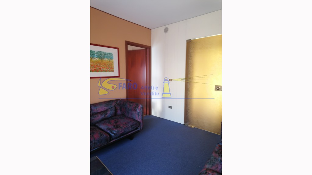 Ufficioin Affitto, Villa Faraldi - Centrale - Riferimento: u 4