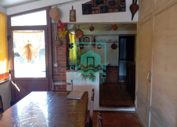 Massarosa: bifamiliare su 3 li