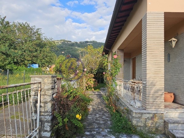 Riferimento PIEVIL160 - Villa Singola in Vendita a Pietrasanta