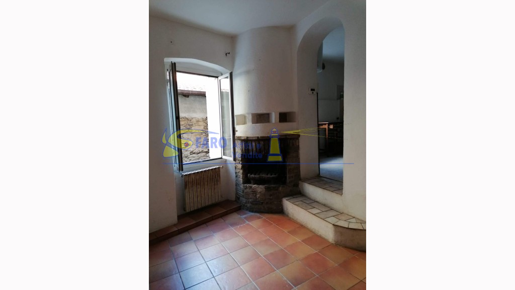 Appartamentoin Vendita, Soldano - Centro Storico - Riferimento: v121