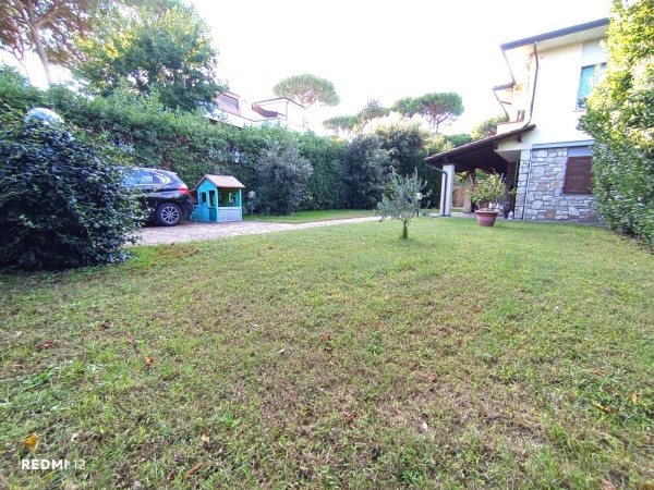 Riferimento 732 PP - Appartamento In Villa in Vendita a Marina Di Pietrasanta