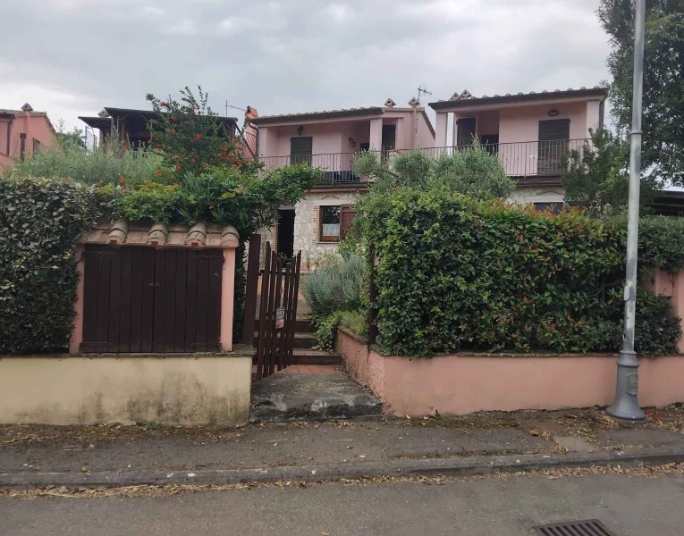Vendesi bilocale con giardino 