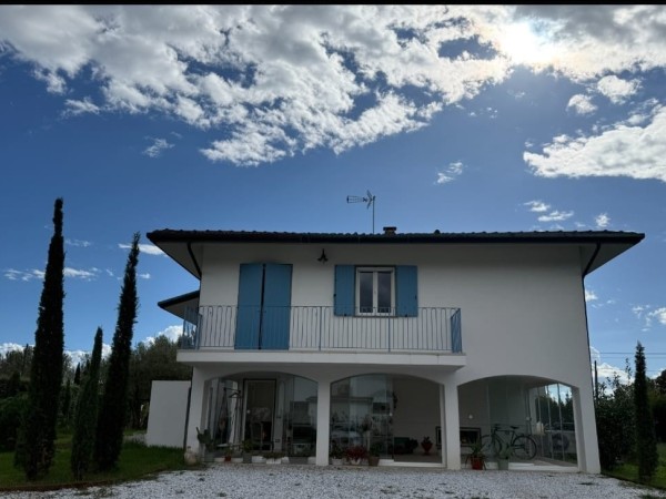 Riferimento V0774 - Villa Singola in Vendita a Pietrasanta
