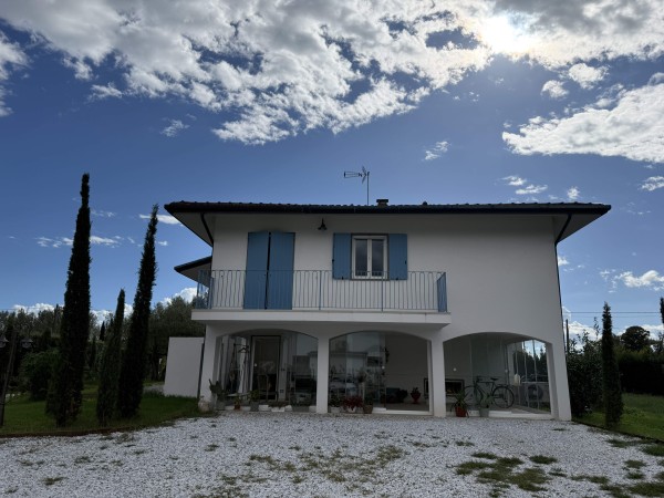 Rif. V0774 - villa singola in vendita a Pietrasanta | Foto 1