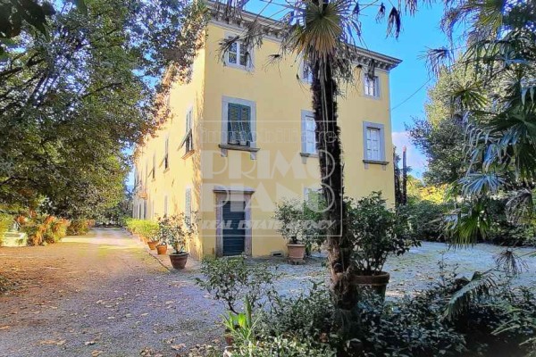 Villa For Sale In Lucca