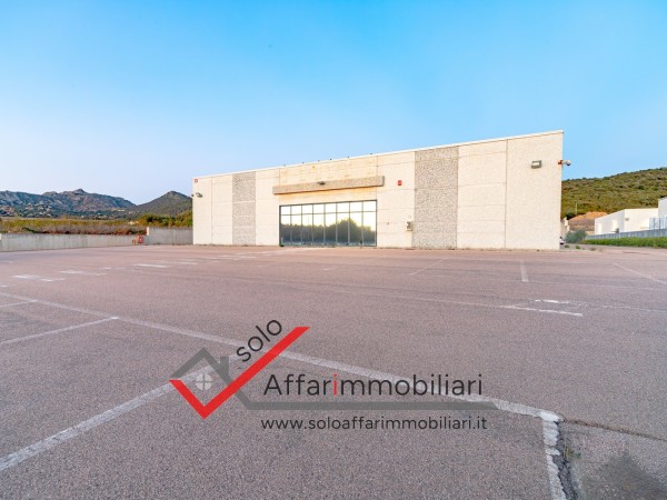 Riferimento LC119 - Capannone Commerciale in Vendita a Olbia